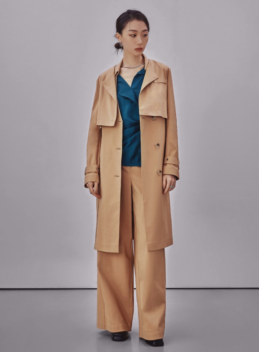 不對稱領抓褶造型襯衫